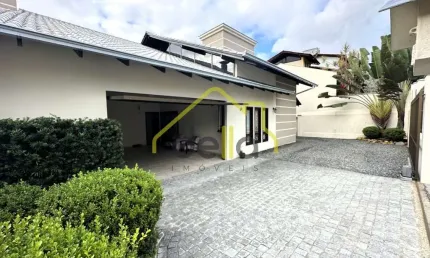 Casa alto padrão com 4 dormitórios averbada e com fácil acesso para BR 101!