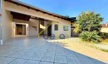 Excelente Casa Plana Averbada no Iririú próxima do Colégio Santo Antônio!!