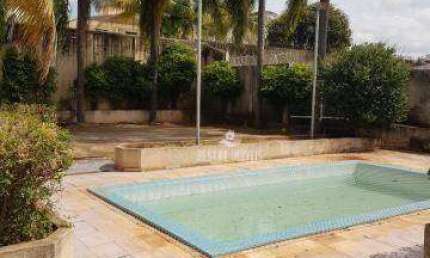 Casa com 4 quartos à venda no Bairro Cidade Jardim - Uberlândia/MG
