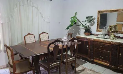 Casa com 7 quartos à venda, bairro Tabajaras - Uberlândia/MG