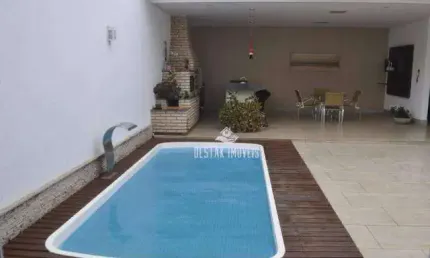 Sobrado com 4 quartos à venda, bairro Vigilato Pereira - Uberlândia/MG