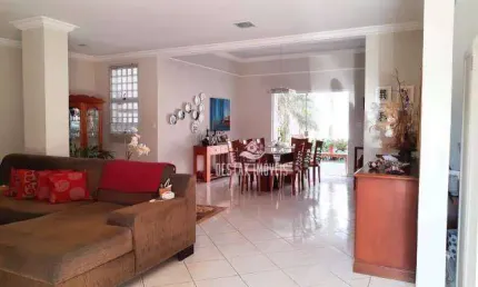 Casa com 4 quartos à venda no Bairro Jardim Karaíba - Uberlândia/MG