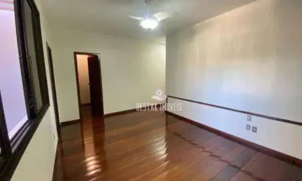 Sobrado com 4 quartos à venda, bairro Rezende - Uberlândia/MG