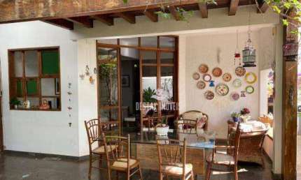 Sobrado com 4 quartos à venda, bairro Saraiva - Uberlândia/MG