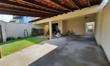 Casa com 4 quartos à venda no Bairro Nossa Senhora das Graças - Uberlândia/MG