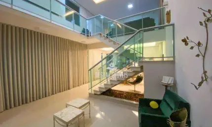 Casa com 4 quartos à venda no Bairro Jardim Karaíba - Uberlândia/MG