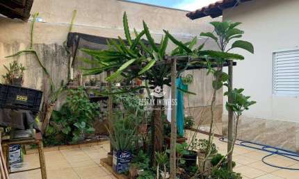 Casa com 4 quartos à venda, bairro Saraiva - Uberlândia/MG
