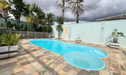 Casa com 4 quartos à venda, bairro Jardim Karaíba - Uberlândia/MG