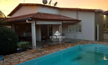 Casa com 5 quartos à venda, bairro Jardim Patrícia - Uberlândia/MG