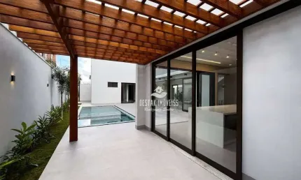 Sobrado com 4 quartos à venda, Condomínio Jardim Versailles - Uberlândia/MG