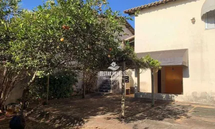 Sobrado com 4 quartos à venda, bairro Jardim Patrícia - Uberlândia/MG