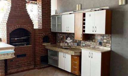 Casa com 4 quartos à venda, bairro Vigilato Pereira - Uberlândia/MG
