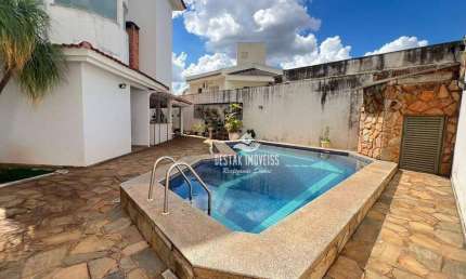 Sobrado com 5 quartos à venda, bairro Morada da Colina - Uberlândia/MG