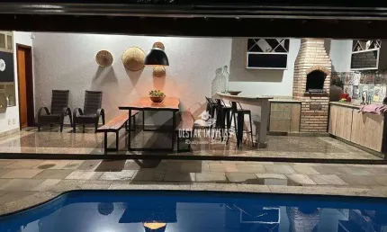Sobrado com 5 quartos à venda, bairro Tubalina - Uberlândia/MG