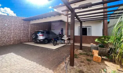 Casa com 3 quartos à venda, bairro Santa Rosa - Uberlândia/MG