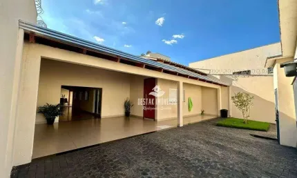 Casa com 4 quartos à venda, bairro Santa Mônica - Uberlândia/MG