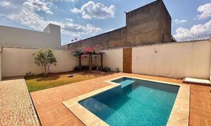Sobrado com 3 quartos à venda, bairro Alto Umuarama - Uberlândia/MG