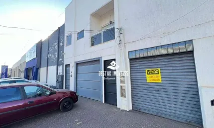 Loja à venda com apartamento no segundo pavimento, 3 quartos sendo 1 suíte,  por r$ 1.300.000 - alto umuarama - uberlândia/mg