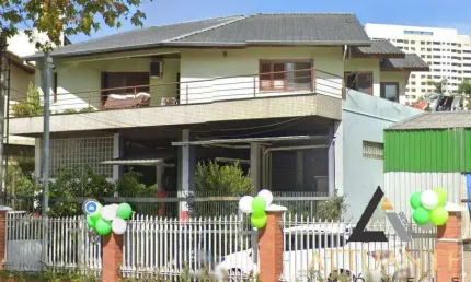 Casa comercial e residencial no bairro Cinquentenário