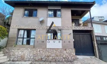Casa Semimobiliada com três moradias no bairro Bela Vista
