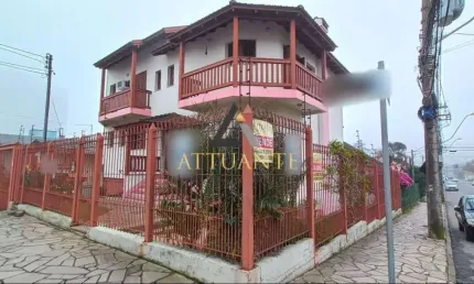 Casa com Duas Moradias Semimobiliada no bairro Bela Vista