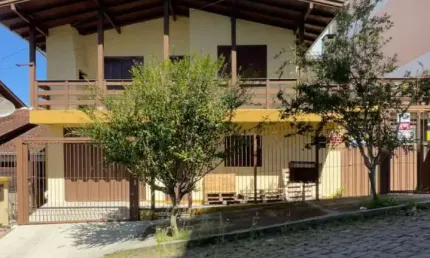 Casa com 3 quartos à venda no Treviso, Caxias do Sul 