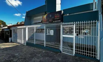 Casa residencial com ponto comercial no bairro madureira