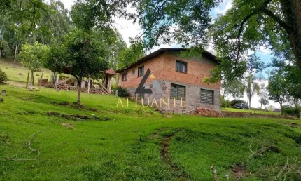 Refúgio perfeito para sua família nesta encantadora chácara de 9 hectares
