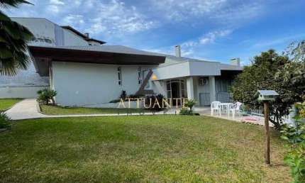 Conforto e Espaço: Casa com 4 Dormitórios no Bairro São Leopoldo