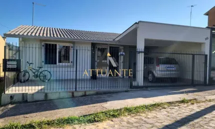 Encantadora casa com pátio localizada no Bairro Desvio Rizzo