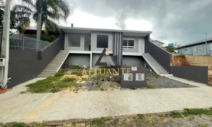 Sobrado com entrada individual, situado no Bairro de Ana Rech