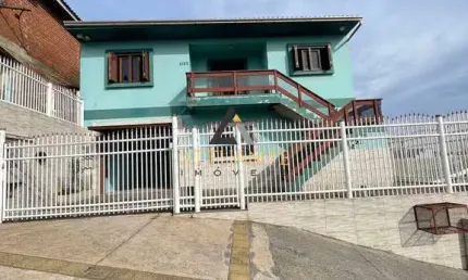 Excelente casa em alvenaria com 2 pavimentos à venda!