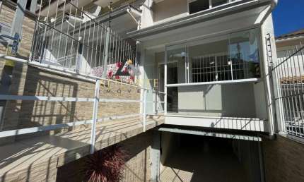 Sobrado Triplex Semi Mobiliado no Bairro São Luiz com Entrada Individual