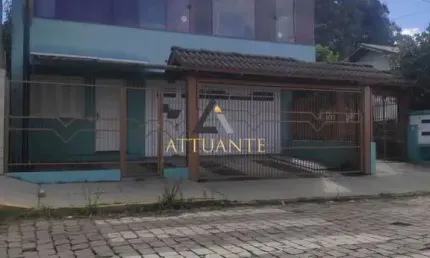 Casa com sacada, churrasqueira e 3 quartos no jardim do lago