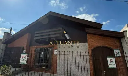 Casa com pátio localizada no bairro marechal floriano