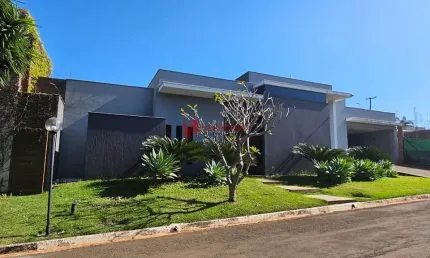 Casa térrea com 2 suítes em condomínio fechado, jd tatiaia - londrina - pr