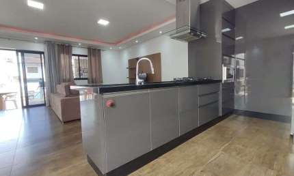 Casa de Alto Padrão com 4 dormitórios à venda, 220 m² por R$ 1.100.000 - Praia Do Meio (Ens Brito) - Palhoça/SC
