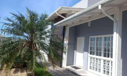 Sobrado com 4 dormitórios à venda, 316 m² por R$ 2.200.000,00 - Centro - São José/SC