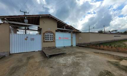 Casa três dormitórios (sendo três suítes), disponível para venda em condomínio fechado - São Pedro da Aldeia