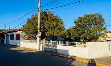 Encantadora Casa na Praia em Imbituba/SC, Bairro Vila Nova - 4 Quartos, Amplo Estacionamento e Jardim com Árvores Frutíferas