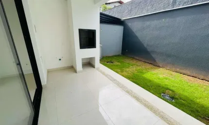 Casa Geminada Triplex com 3 Quartos e Área de Festas no Bairro Floresta, Joinville/SC