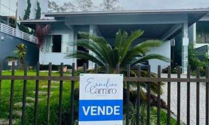 Casa à Venda no Bairro Floresta, Joinville/SC - 154m², 3 Quartos, Suíte, 2 Vagas Cobertas
