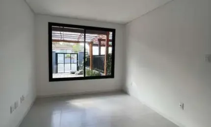 Casa Geminada no Bairro Anita Garibaldi, Joinville/SC - Modernidade e Conforto