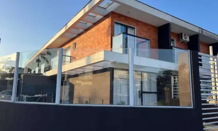 Sobrado de Esquina Mobiliado no Bairro Jardim Sofia, Joinville/SC