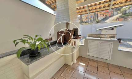 Casa à venda, Jarivatuba, Joinville, SC - 4 Quartos, Churrasqueira e Excelente Área Externa!