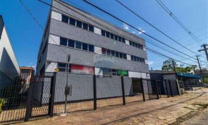 Prédio 3 andares e cobertura, próximo à Avenida Ipiranga