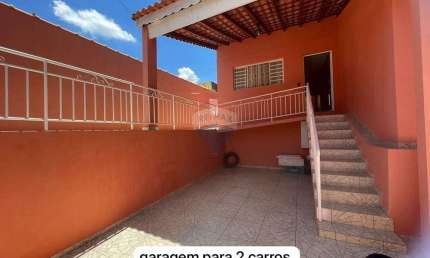 Venda - Casa com Piscina - 3 dormitórios - 300 mts² - Jarinú/SP