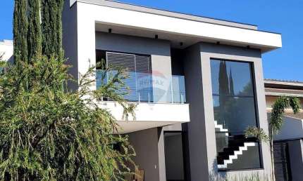 Venda - Casa com Piscina - 3 suítes - 300 mts² - Valinhos/SP