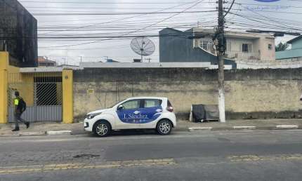 Casa Comercial para Locação em Itaquaquecetuba, Vila Ursulina, 2 dormitórios, 2 suítes, 1 banheiro, 4 vagas