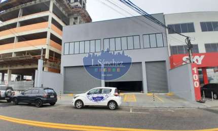 Salão Comercial para Locação em Itaquaquecetuba, Vila Virgínia, 3 banheiros, 6 vagas